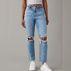 American Eagle Strigid Ripped Mom Jeans Size 10 Short